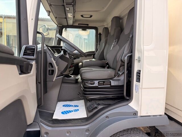 Vrachtwagen met bakwagen MAN TGL 12.250 BL 4X2 Koffer+LBW*AHK*KLIMA*K