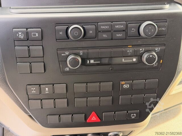 Vrachtwagen met bakwagen MAN TGL 12.250 BL 4X2 Koffer+LBW*AHK*KLIMA*K