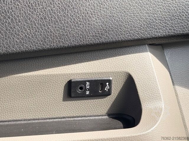 Vrachtwagen met bakwagen MAN TGL 12.250 BL 4X2 Koffer+LBW*AHK*KLIMA*K