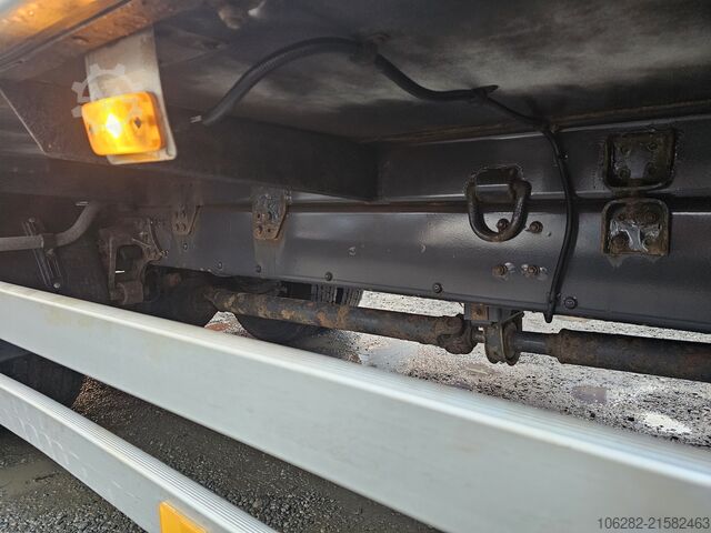 Vrachtwagen met bakwagen Volvo FL 240 4x2 16tons Seitentüren Koff