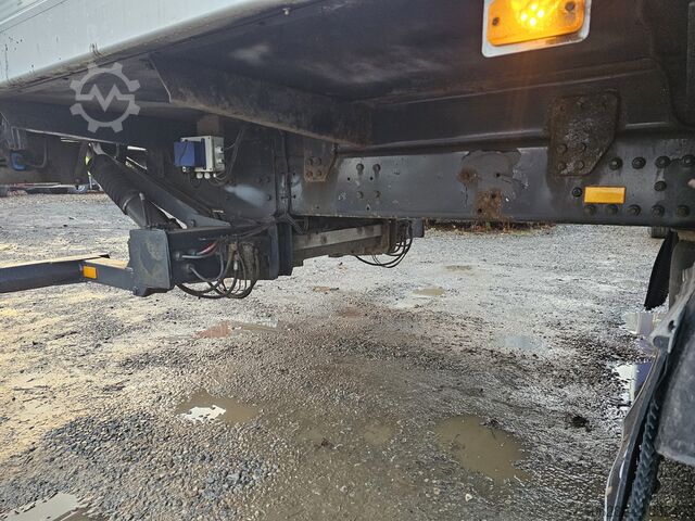 Vrachtwagen met bakwagen Volvo FL 240 4x2 16tons Seitentüren Koff