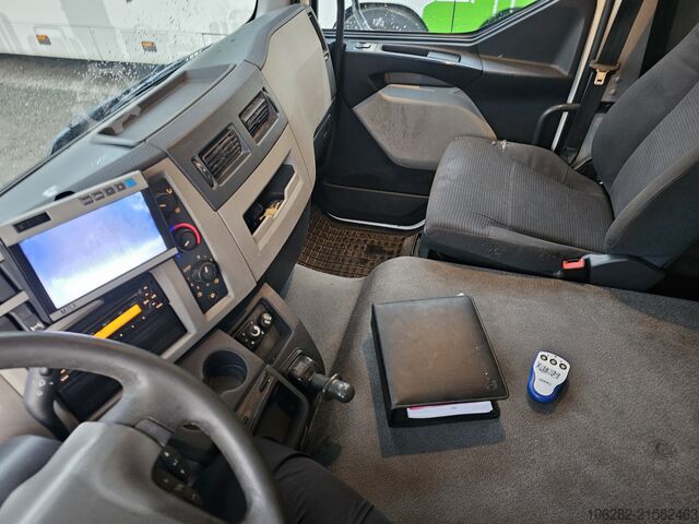 Vrachtwagen met bakwagen Volvo FL 240 4x2 16tons Seitentüren Koff