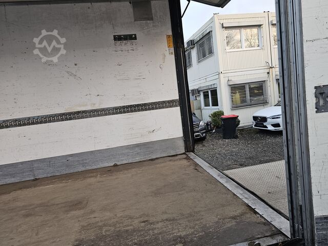 Vrachtwagen met bakwagen Volvo FL 240 4x2 16tons Seitentüren Koff