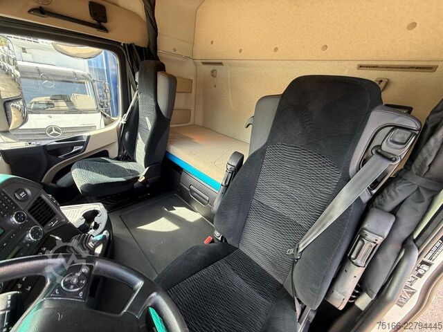 Autocarro per bevande MERCEDES-BENZ ACTROS 2545 L Getränkekoffer 8,15 m LBW 2 T*LENK