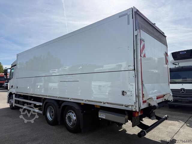 Autocarro per bevande MERCEDES-BENZ ACTROS 2545 L Getränkekoffer 8,15 m LBW 2 T*LENK