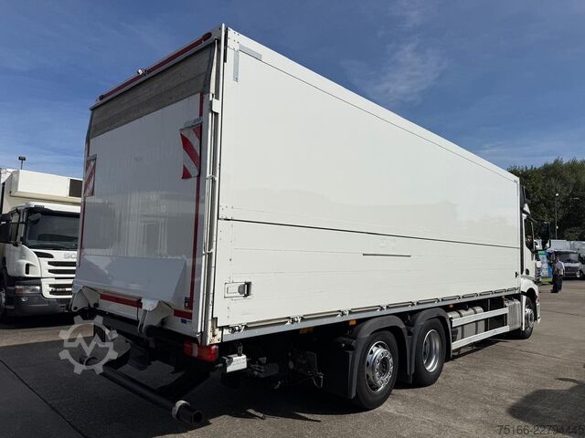 Autocarro per bevande MERCEDES-BENZ ACTROS 2545 L Getränkekoffer 8,15 m LBW 2 T*LENK