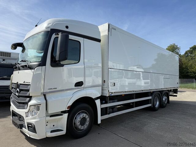 Autocarro per bevande MERCEDES-BENZ ACTROS 2545 L Getränkekoffer 8,15 m LBW 2 T*LENK