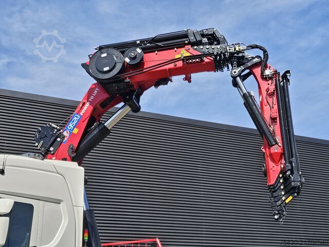 Standaard-SZM Scania R590 V8 8x2 / HMF 9520 - JIB - WINCH / TRACTOR