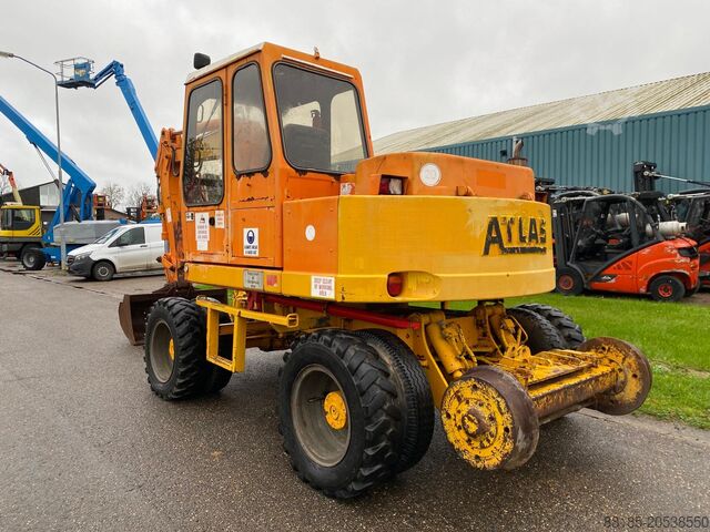Escavadora móvel rodoviária-ferroviária ATLAS 1104