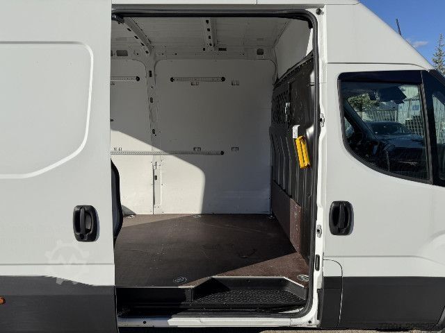 Κλειστό βαν IVECO 35S16V Klima / Kamera / Tempomat