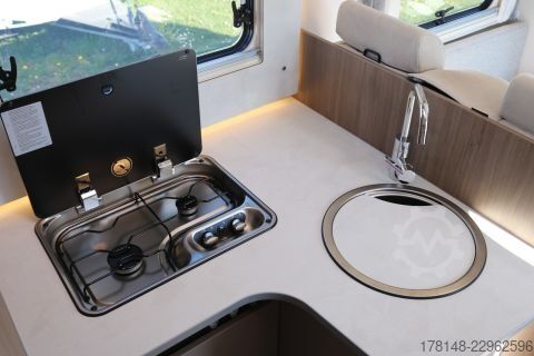 Półzintegrowany kamper Carado T 447 Pro+