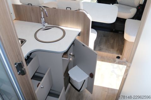 Półzintegrowany kamper Carado T 447 Pro+