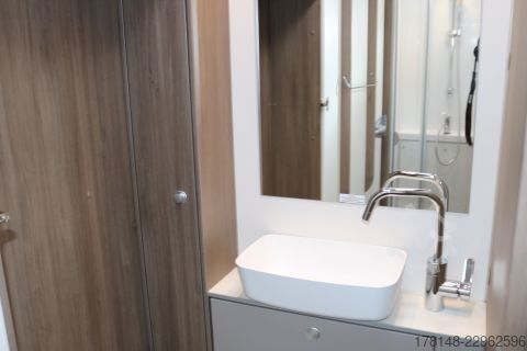 Półzintegrowany kamper Carado T 447 Pro+