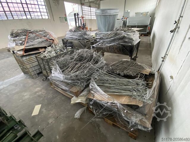 1999 CM System D8 Trasportatore aereo (catena di verniciatura) per la movimentazione di sedie o p... CM System D8