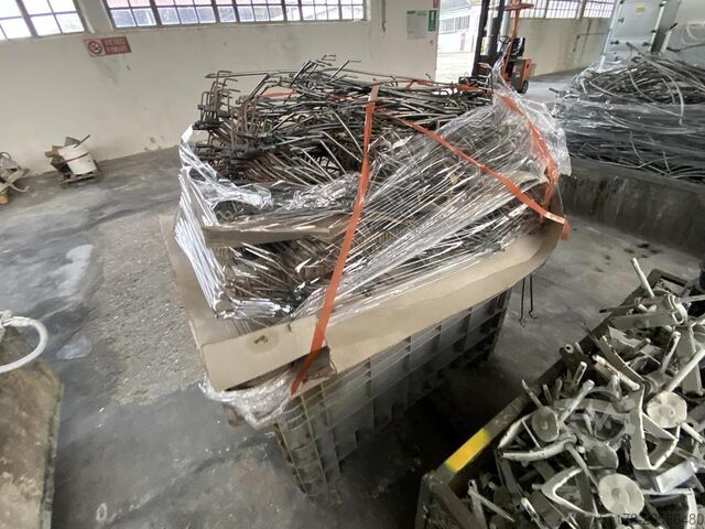 1999 CM System D8 Trasportatore aereo (catena di verniciatura) per la movimentazione di sedie o p... CM System D8