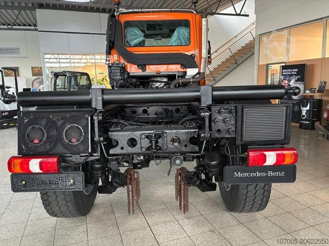 Ostatní Mercedes-Benz Unimog U 530 mit neuem Motor