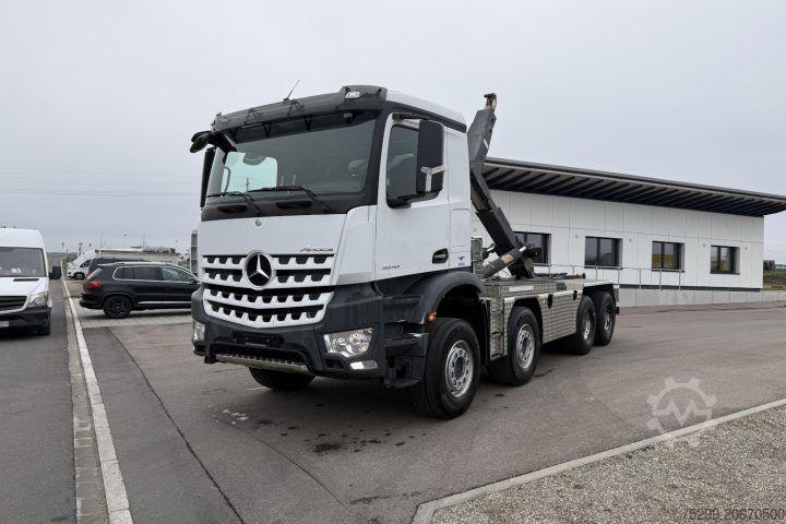 Camião porta-contentores de gancho Mercedes-Benz Arocs 3243 8x4 Hyva / Swiss-Vehicle