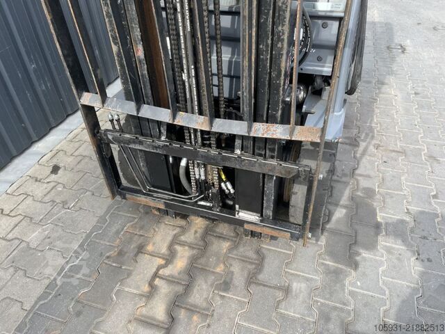 Carrello elevatore GPL Toyota 8FGF15