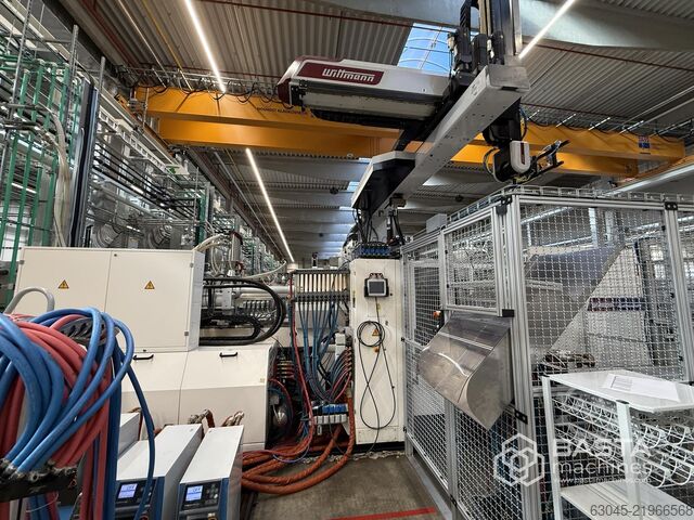 Battenfeld MacroPower 700/2250 UNILOG B8 Wittmann Battenfeld MacroPower 700/2250 UNILOG B8
