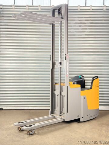 Heftruckchauffeur  ERD 220 - Service Neu - Batterie 80% - 2,5m Hub -2t