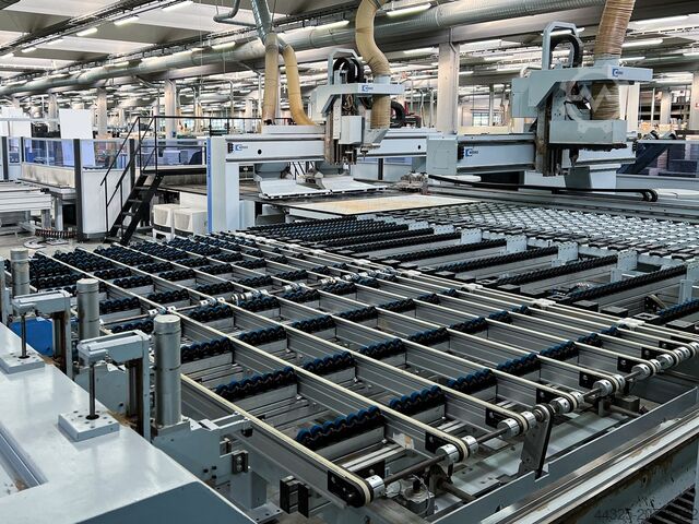 Megmunkálóközpont fészkelőasztallal WEEKE PROFI BHC912/43/25