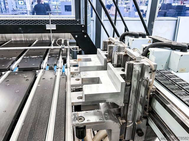 Megmunkálóközpont fészkelőasztallal WEEKE PROFI BHC912/43/25