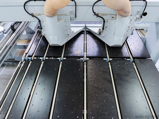 Megmunkálóközpont fészkelőasztallal WEEKE PROFI BHC912/43/25