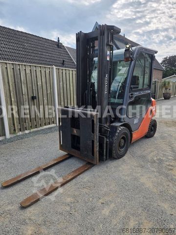 Front loader forklift TOYOTA 06-8FD20