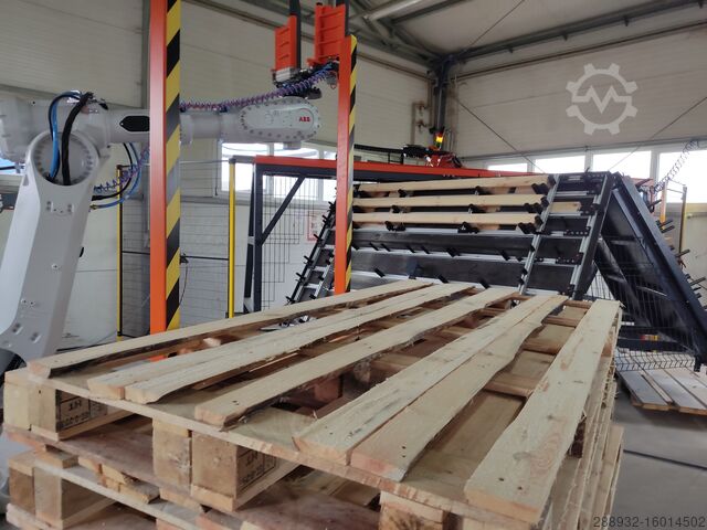Compattatore di pallet + robot di impilamento Pallets CNC nailing machines + robot 