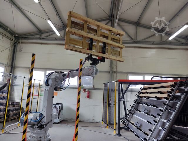 Palettenverdichter + Stapelroboter Pallets CNC nailing machines + robot