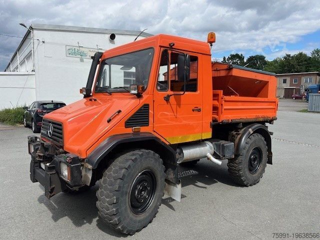 Camion-benne tricar MERCEDES-BENZ Unimog 418/10 Winterdienst2000