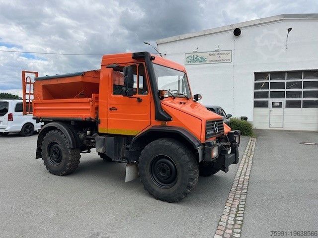 Camion-benne tricar MERCEDES-BENZ Unimog 418/10 Winterdienst2000