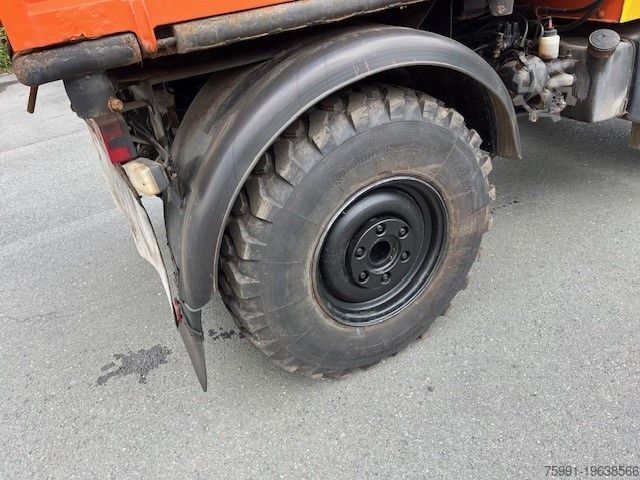 Camion-benne tricar MERCEDES-BENZ Unimog 418/10 Winterdienst2000
