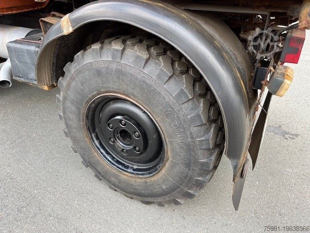 Camion-benne tricar MERCEDES-BENZ Unimog 418/10 Winterdienst2000