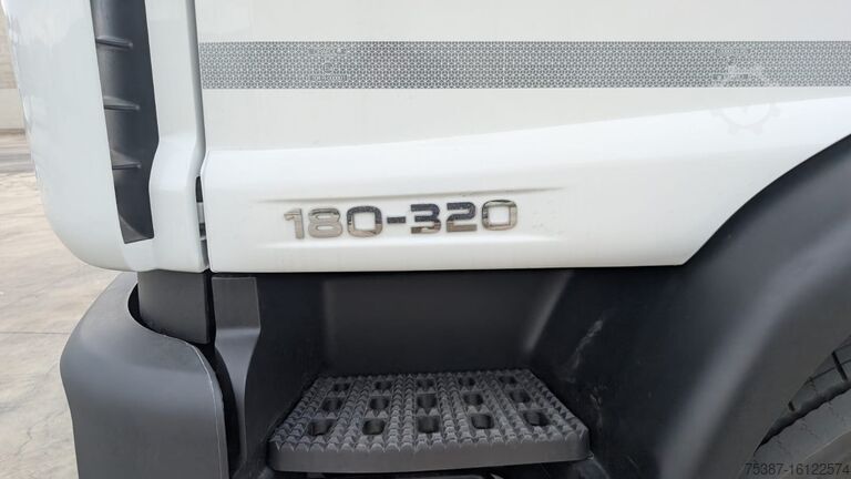 ανυψωτικό φορτηγό με γάντζο IVECO 180E32
