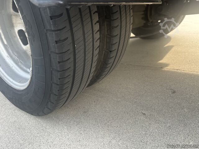 Furgoneta caja IVECO DAILY 35C15