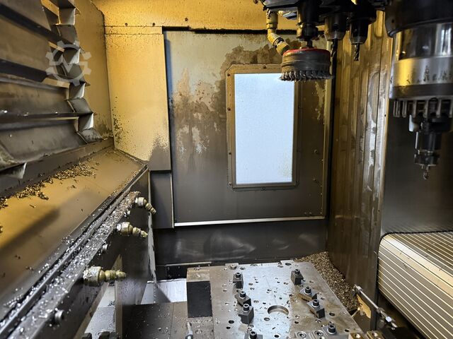 Pionowe centrum obróbcze CHIRON DZ 15 WM