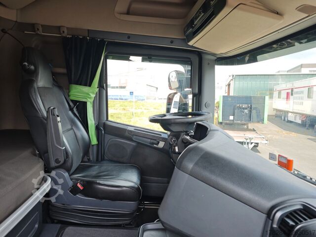 Nagy térfogatú nyergesvontató SCANIA R450  MEGA Vollverkleidung Standklima