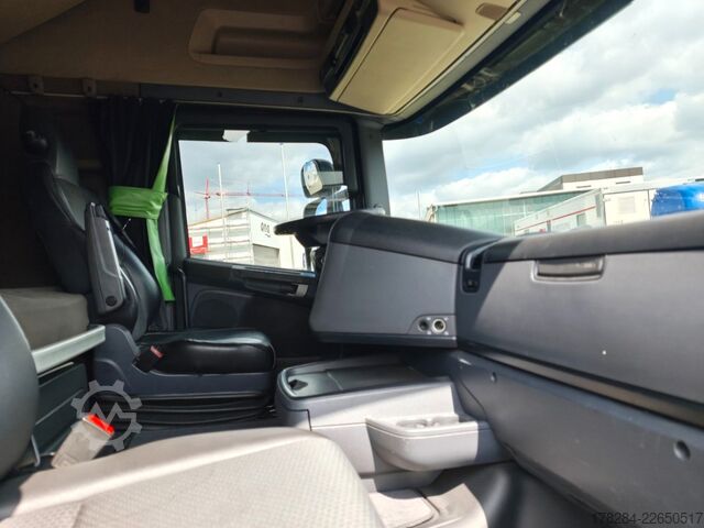 Nagy térfogatú nyergesvontató SCANIA R450  MEGA Vollverkleidung Standklima
