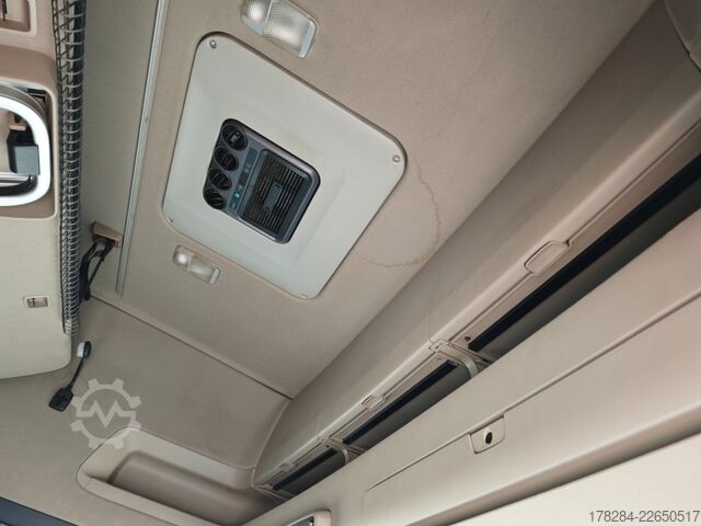 Nagy térfogatú nyergesvontató SCANIA R450  MEGA Vollverkleidung Standklima