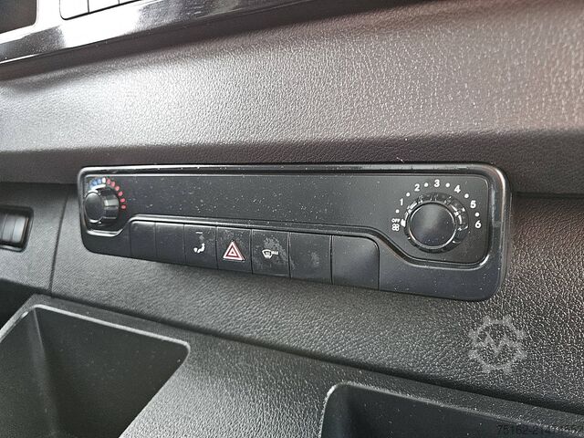 Walizka MERCEDES-BENZ SPRINTER 319 Bakwagen Laadklep!