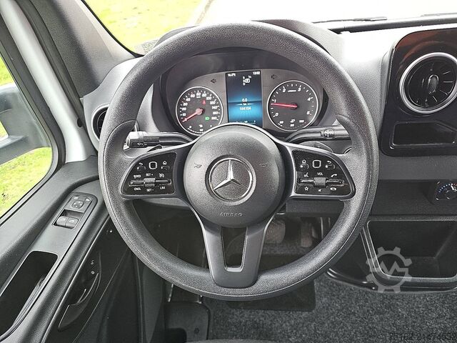 Walizka MERCEDES-BENZ SPRINTER 319 Bakwagen Laadklep!
