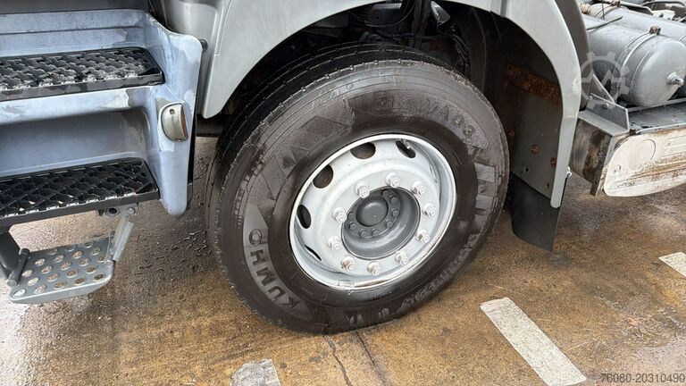 Podvozek s kabinou Renault KERAX 420 (LAMES / GRAND PONT / STEEL SUSP. / B...