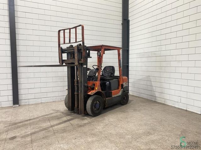 Heftruck Nissan FD25