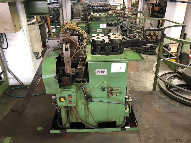 Draadricht- en snijmachine HSH for concrete anchors