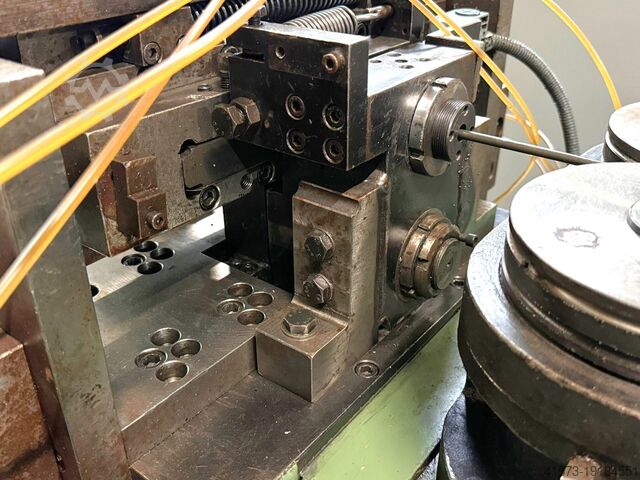 Draadricht- en snijmachine HSH for concrete anchors