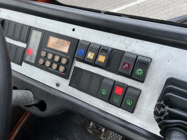 Standard-SZM Terberg YT 182 Terminal Tractor / Allison - Cummins