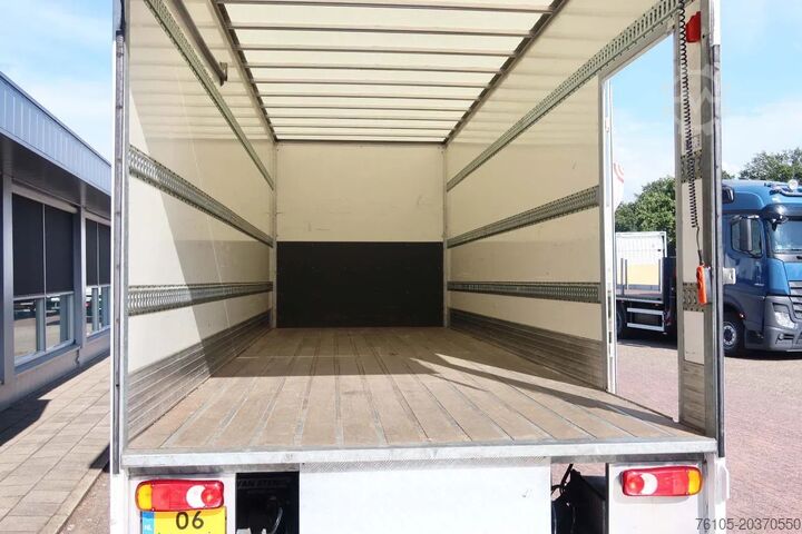 Walizka DAF LF 210 FA Bakwagen + Dhollandia 2000 kg klep ex...