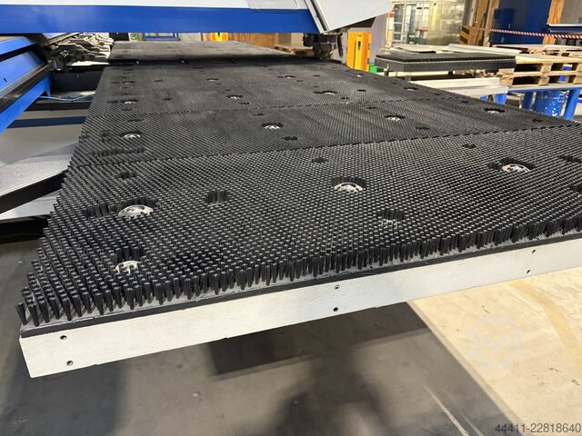 Punching and nibbling machine TRUMPF TruPunch 3000