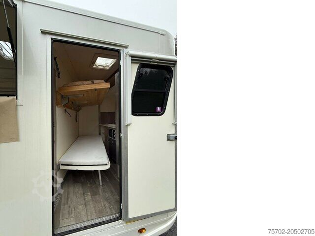 Ρυμουλκούμενο μεταφοράς ζώων  Steinsberger 3-Pferdeanhänger mit Wohnung